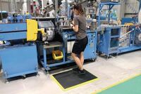 Arbeitsplatzbodenbelag, NW-Nr.: 9000452380 L900xB600xS18mm schwarz, m.gelben Streifen PU COBA   